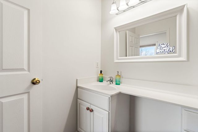 4490 N Squirrel Road, Auburn Hills, MI 48326