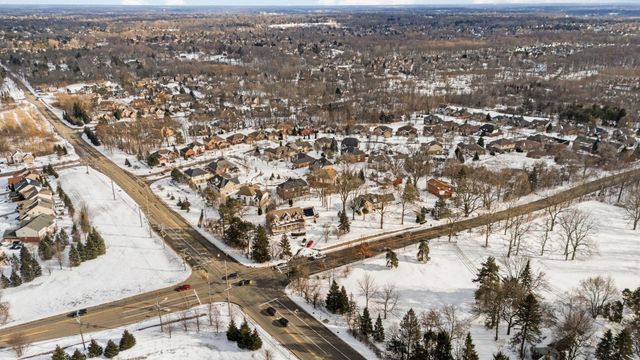 4490 N Squirrel Road, Auburn Hills, MI 48326