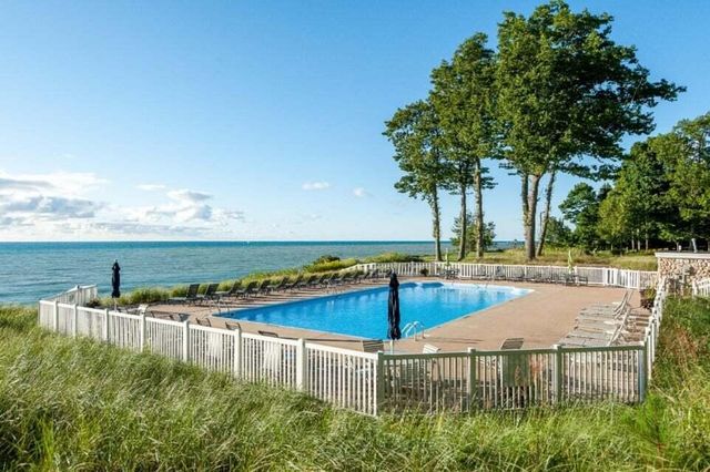 10501 Pinecone Trail 43, South Haven, MI 49090