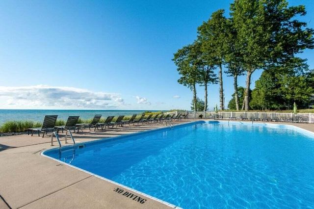 10501 Pinecone Trail 43, South Haven, MI 49090