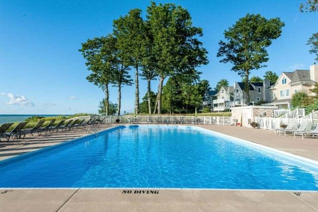 10501 Pinecone Trail 43, South Haven, MI 49090