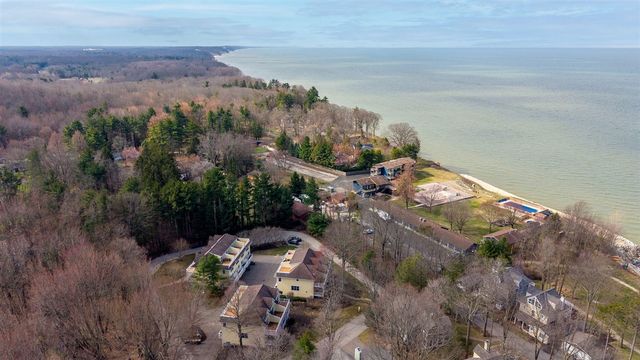 10501 Pinecone Trail 43, South Haven, MI 49090