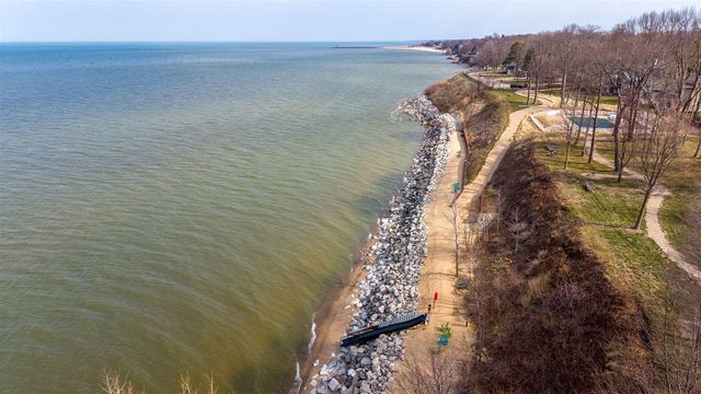 10501 Pinecone Trail 43, South Haven, MI 49090