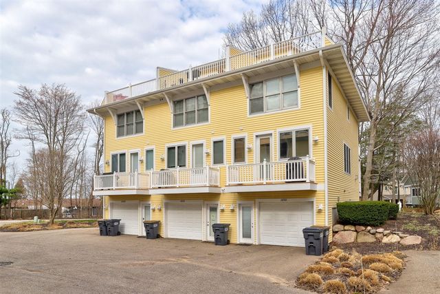 10501 Pinecone Trail 43, South Haven, MI 49090