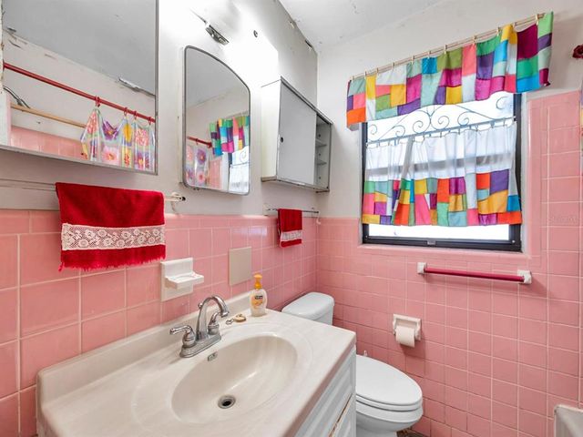 8014 N LYNN AVENUE, Tampa, FL 33604
