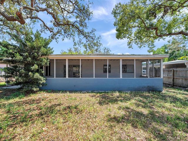 8014 N LYNN AVENUE, Tampa, FL 33604