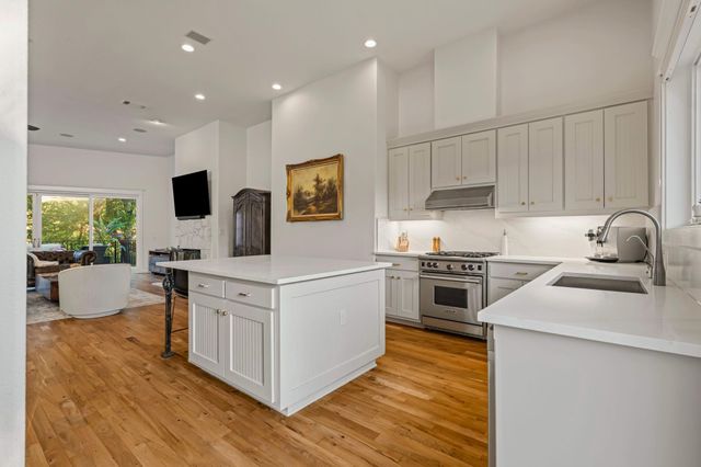 1231 Parkway 2, Austin, TX 78703