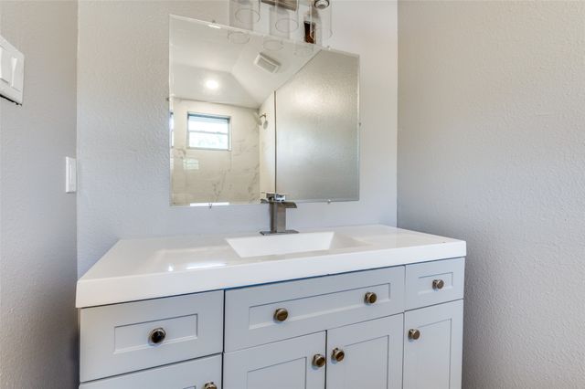 421 W 8th Street, Lancaster, TX 75146