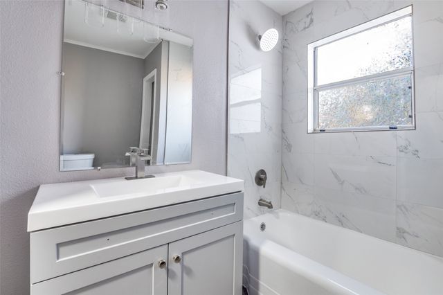 421 W 8th Street, Lancaster, TX 75146