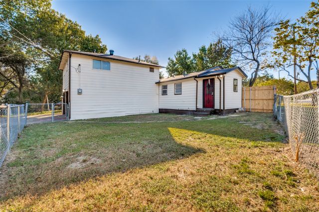 421 W 8th Street, Lancaster, TX 75146