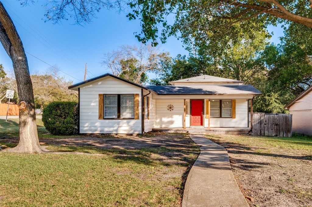 421 W 8th Street, Lancaster, TX 75146