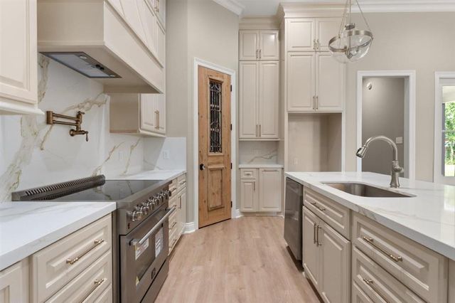 2625 Laura Lane, Lake Charles, LA 70605