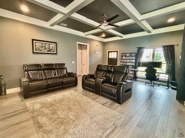 425 Hunts Landing Drive, Kathleen, GA 31047