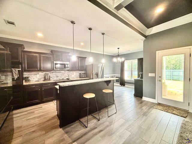 425 Hunts Landing Drive, Kathleen, GA 31047