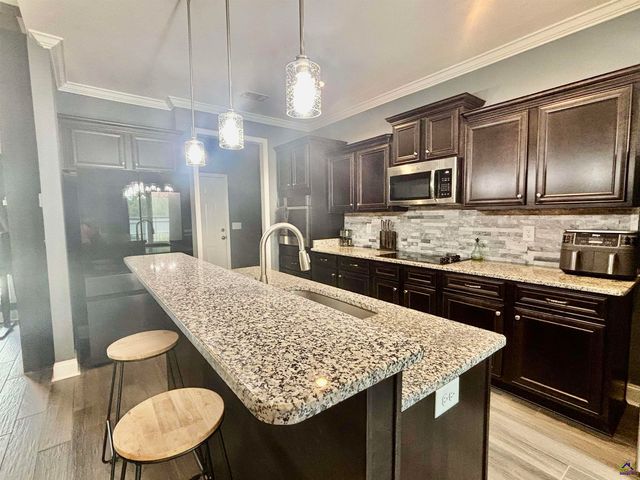 425 Hunts Landing Drive, Kathleen, GA 31047