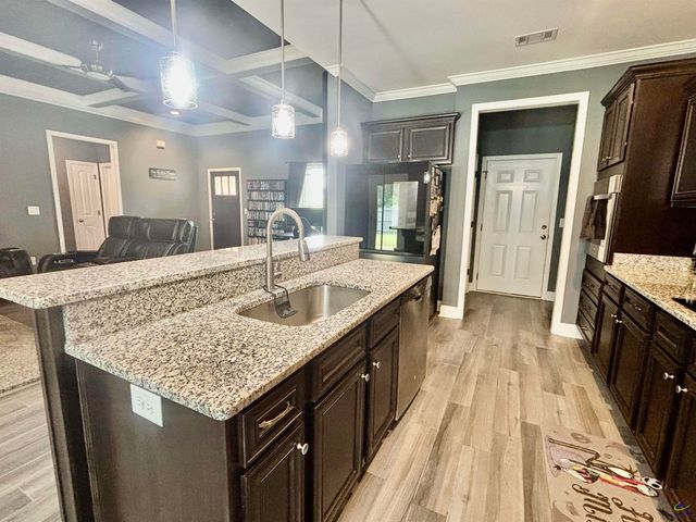 425 Hunts Landing Drive, Kathleen, GA 31047