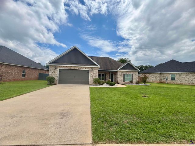 425 Hunts Landing Drive, Kathleen, GA 31047