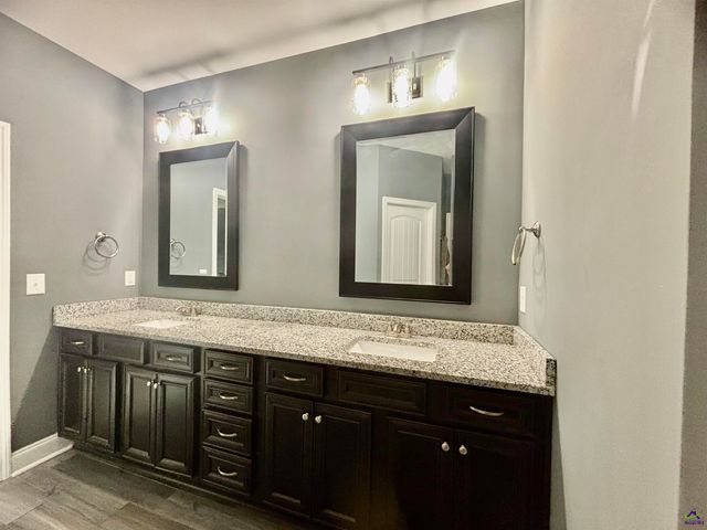 425 Hunts Landing Drive, Kathleen, GA 31047