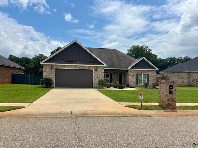 425 Hunts Landing Drive, Kathleen, GA 31047