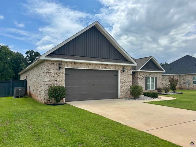 425 Hunts Landing Drive, Kathleen, GA 31047
