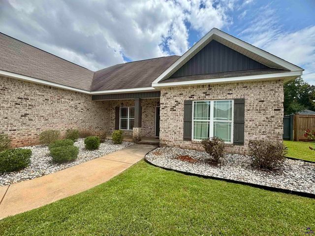 425 Hunts Landing Drive, Kathleen, GA 31047