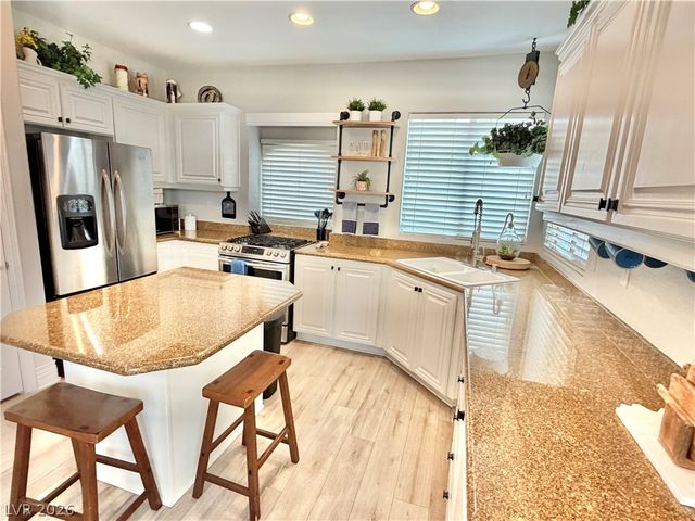 399 CENTER GREEN Drive, Las Vegas, NV 89148