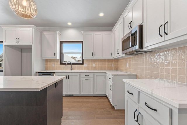 495 PAPERMILL CIRCLE, Kimberly, WI 54136