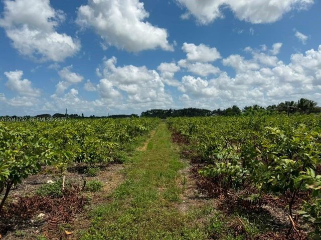 15805 SW 205 Avenue, Miami, FL 33187