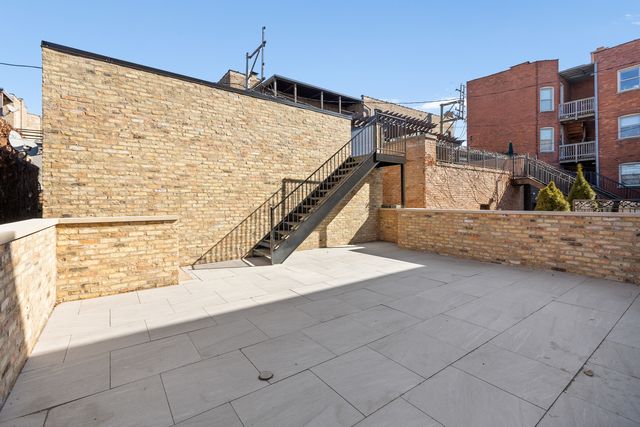 3711 N Magnolia Avenue, Chicago, IL 60613