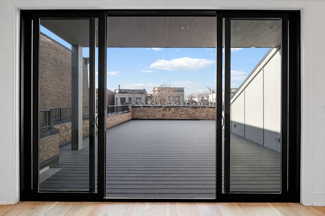 3711 N Magnolia Avenue, Chicago, IL 60613