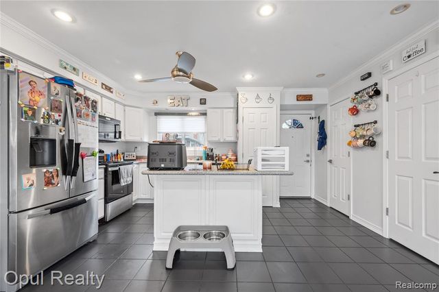 8261 Bristol Street, Westland, MI 48185