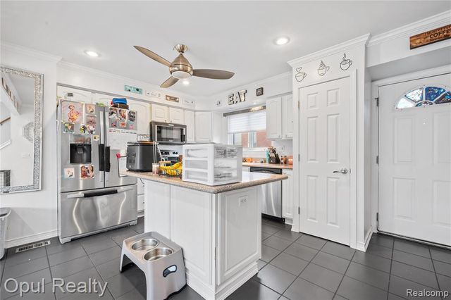 8261 Bristol Street, Westland, MI 48185