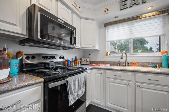 8261 Bristol Street, Westland, MI 48185