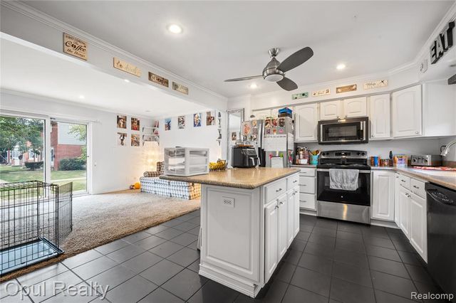 8261 Bristol Street, Westland, MI 48185