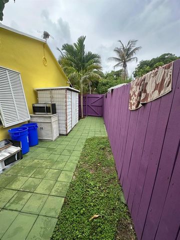 2 Kenmore Lane, Boynton Beach, FL 33435