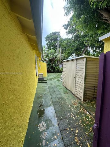 2 Kenmore Lane, Boynton Beach, FL 33435