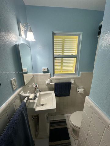 2 Kenmore Lane, Boynton Beach, FL 33435