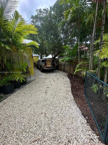 2 Kenmore Lane, Boynton Beach, FL 33435