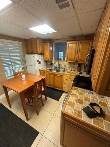 2 Kenmore Lane, Boynton Beach, FL 33435