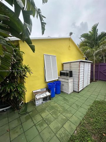 2 Kenmore Lane, Boynton Beach, FL 33435