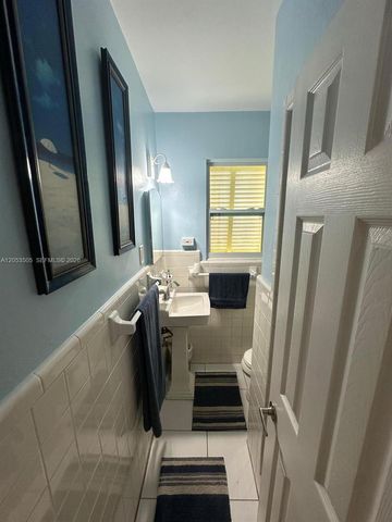 2 Kenmore Lane, Boynton Beach, FL 33435