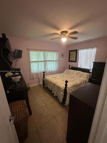 2 Kenmore Lane, Boynton Beach, FL 33435