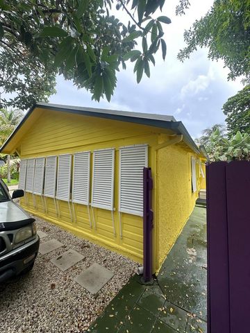 2 Kenmore Lane, Boynton Beach, FL 33435