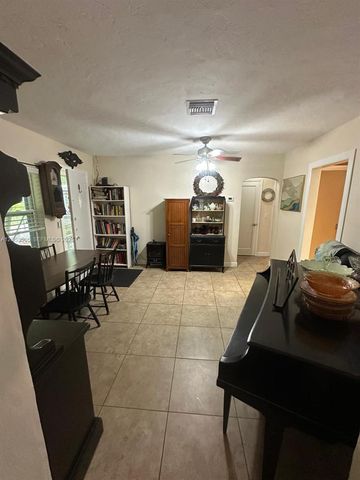 2 Kenmore Lane, Boynton Beach, FL 33435