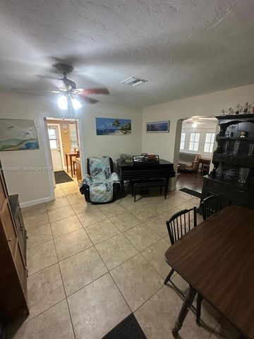 2 Kenmore Lane, Boynton Beach, FL 33435