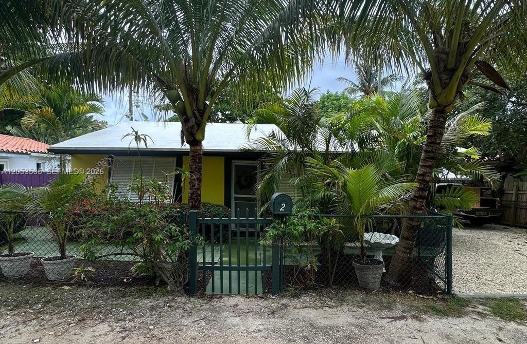 2 Kenmore Lane, Boynton Beach, FL 33435