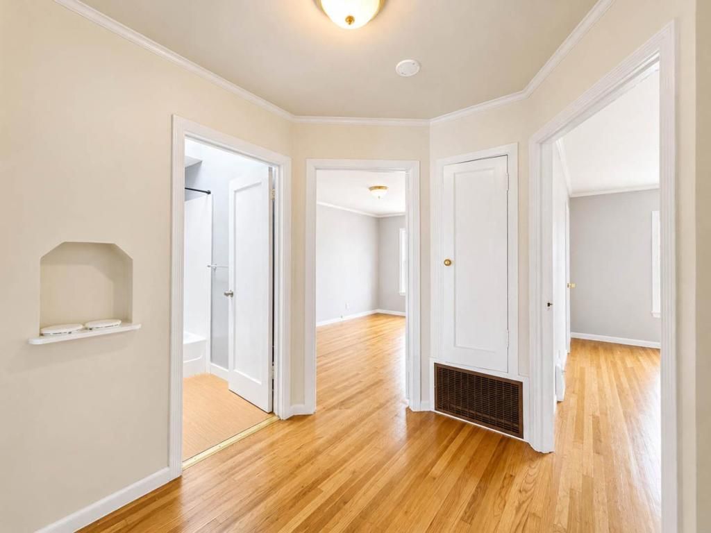 Image 11 of property listing at 2442 41st Avenue, San Francisco, CA 94116