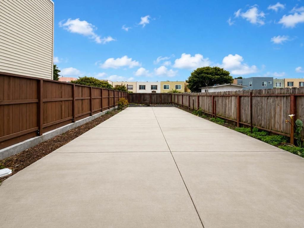 Image 21 of property listing at 2442 41st Avenue, San Francisco, CA 94116
