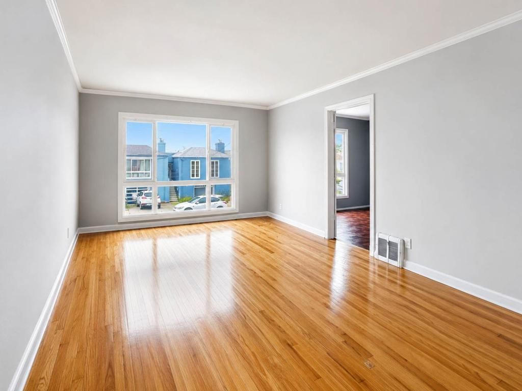 Image 3 of property listing at 2442 41st Avenue, San Francisco, CA 94116