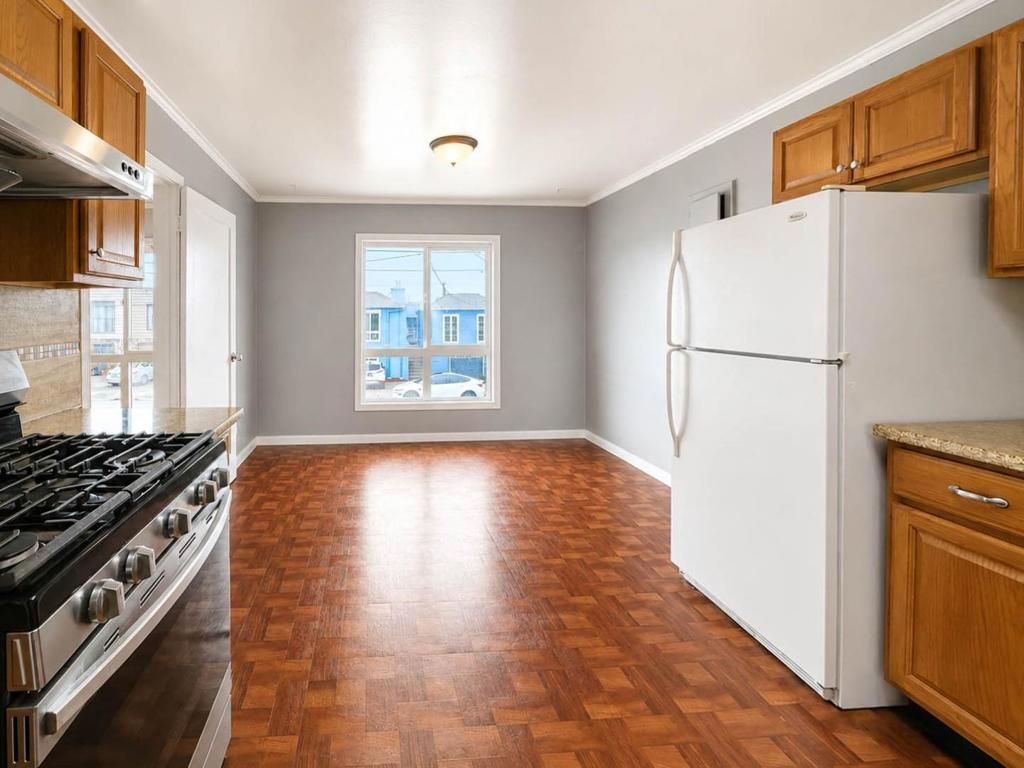 Image 6 of property listing at 2442 41st Avenue, San Francisco, CA 94116